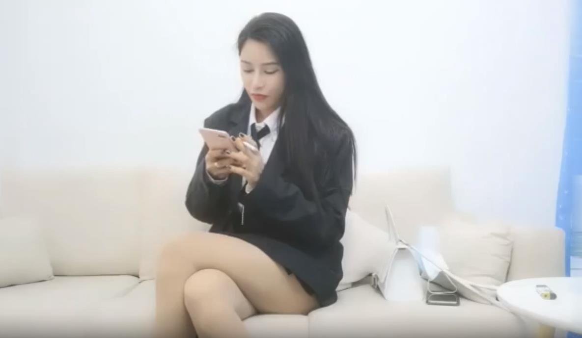 黑色外套长腿妹，舌吻口交肉丝撕裆站立后入猛操}