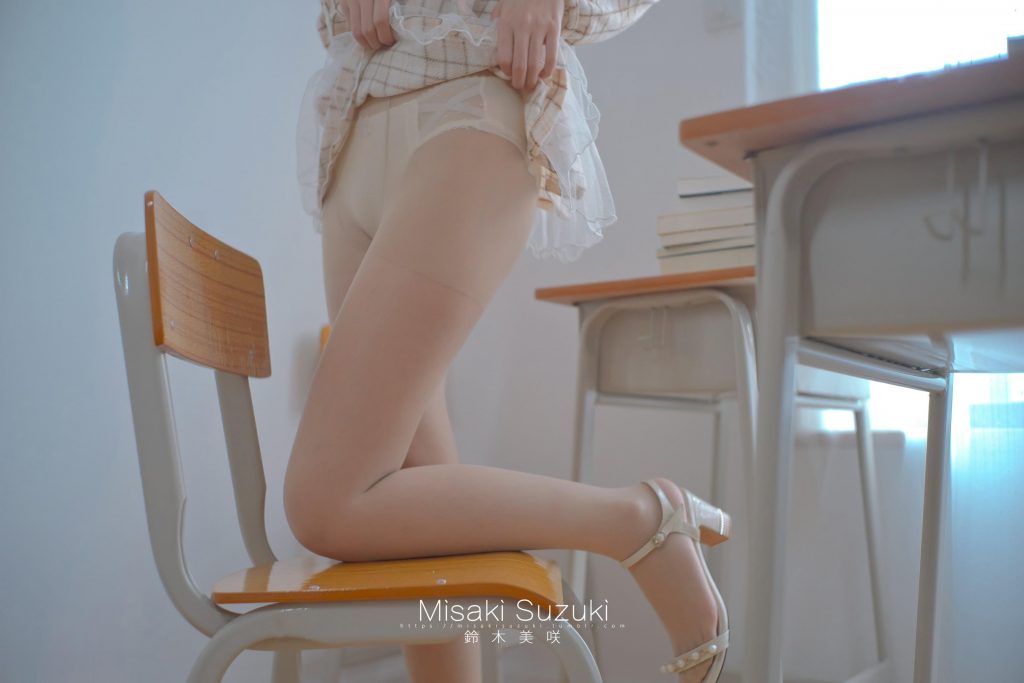 最新极品网红美少女【铃木美咲】最强大尺度新作《小恶魔般挑衅的美少女2》魅惑呻吟 (2)