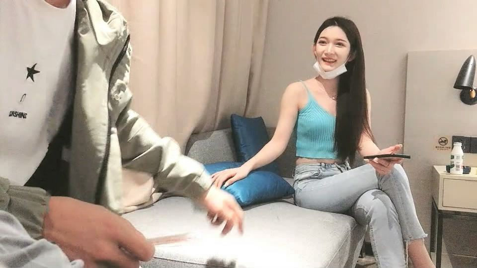 高颜值气质苗条妹子返场啪啪，互摸掰穴口交上位骑乘抬腿大力猛操