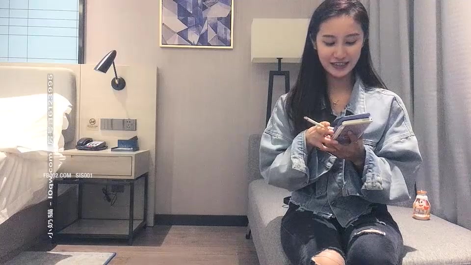 极品外围小姐姐，播音系美少女，高颜值女神大长腿，沙发抠穴啪啪一小时只约高端