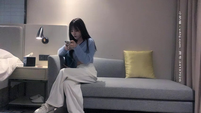 高颜值蓝衣妹子啪啪，舌吻调情口交站立后入抽插猛操