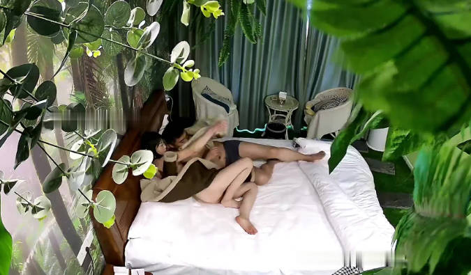 气质女拔完火罐后和男友开房疏松筋骨去去骨火